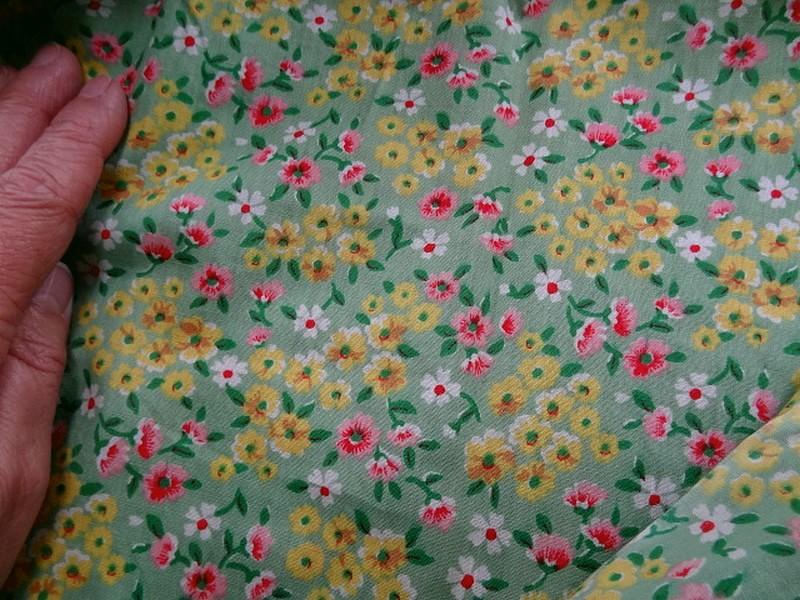 Cotonnade vert d eau petites fleurs 3