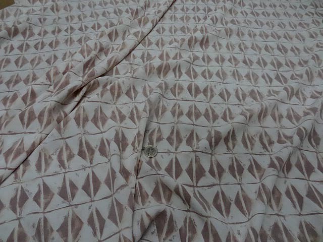 Crepe blanc motif silex ethnique 1