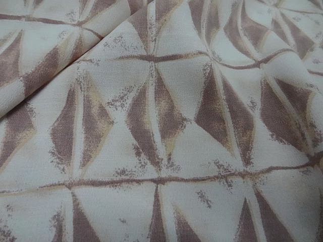 Crepe blanc motif silex ethnique 2