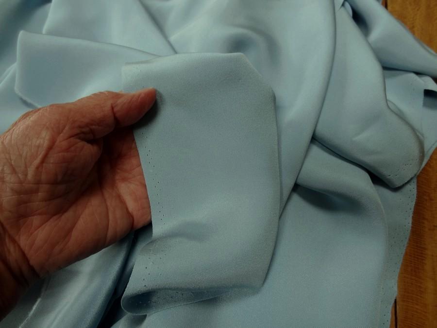 Crepe de soie bleu layette 2