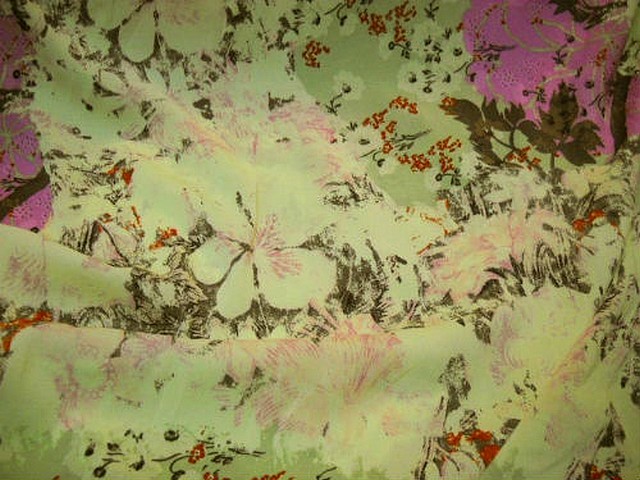 Crepe lycra pistache fleurs glycine 1