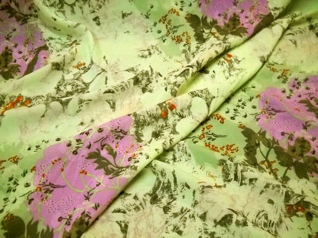 Crepe lycra pistache fleurs glycine 2