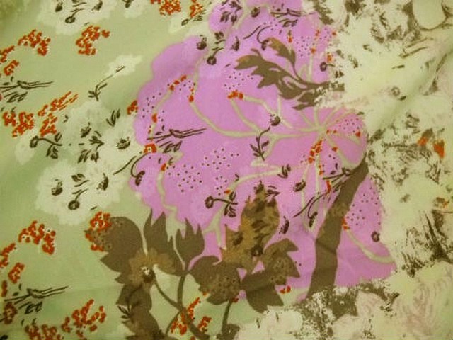 Crepe lycra pistache fleurs glycine 3