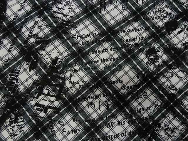 Crepe polyester carreaux tartan et graffiti noir blanc 1