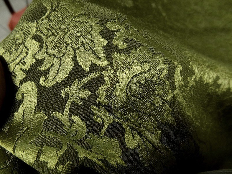 Crepe satin kaki motifs classiques vert tilleul 3