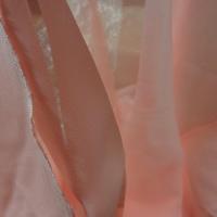 Crepe transparente en soie rose chair 4 