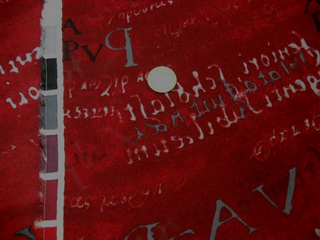 Crepe viscose ecritures fond rouge 2