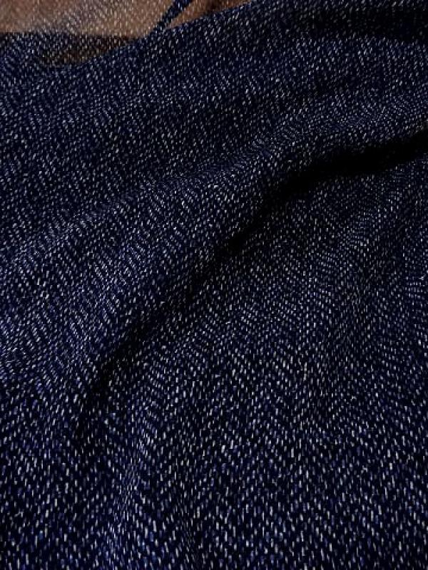 Crepe viscose fin fond bleu nuit motif petits traits 3 
