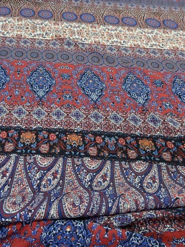 Crepon viscose frises fleuries rouge bleu indigo 1 