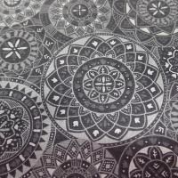 Cretonne motif fleur spirographe gris fonce blanc 2 