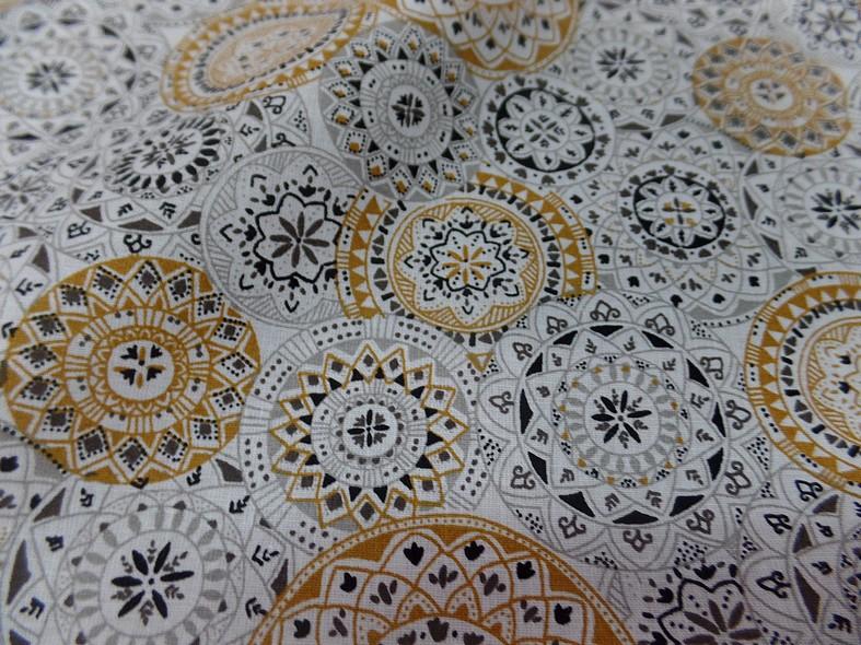 Cretonne motif fleur spirographe ocre blanc gris 1