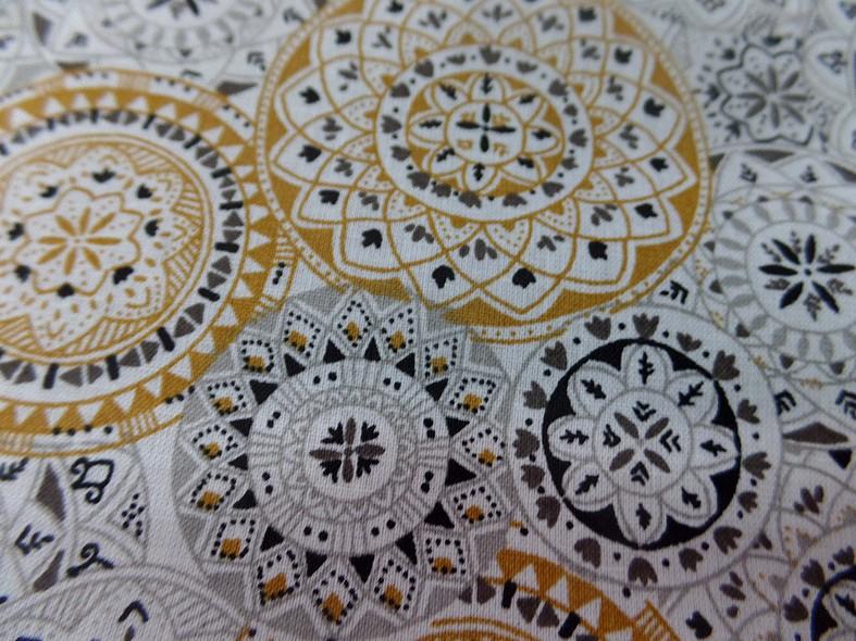 Cretonne motif fleur spirographe ocre blanc gris 2