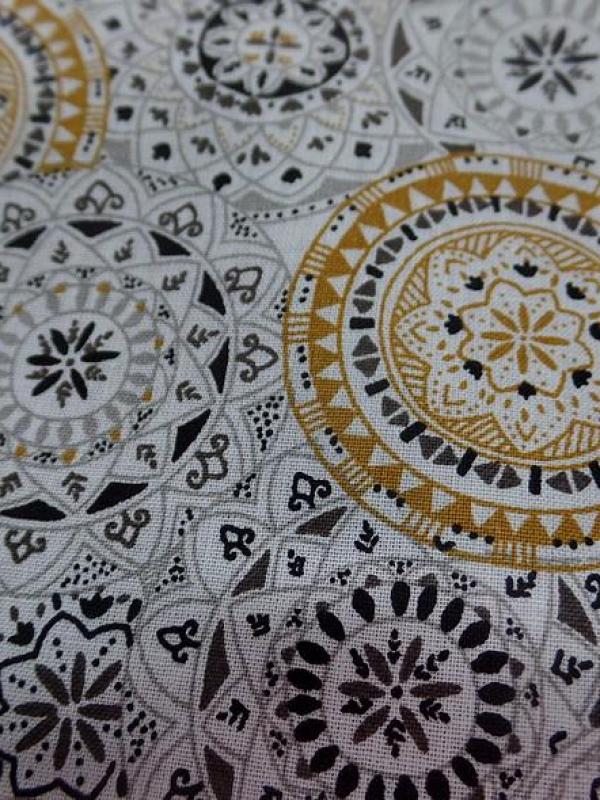 Cretonne motif fleur spirographe ocre blanc gris 6 