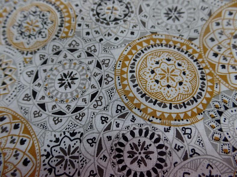 Cretonne motif fleur spirographe ocre blanc gris 6