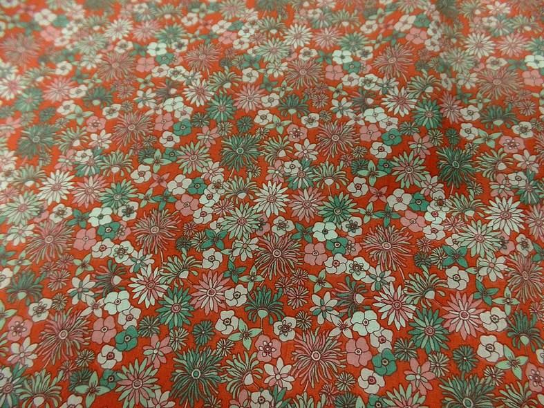 Cretonne motif fleuri corail et jade 4
