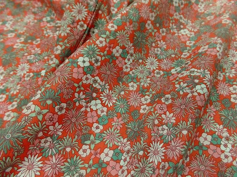 Cretonne motif fleuri corail et jade 5