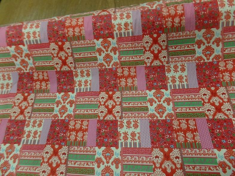 Cretonne motif patchwork framboise et jade