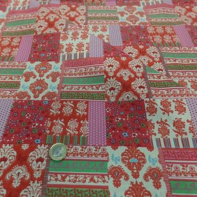 Cretonne motif patchwork framboise et jade 1 