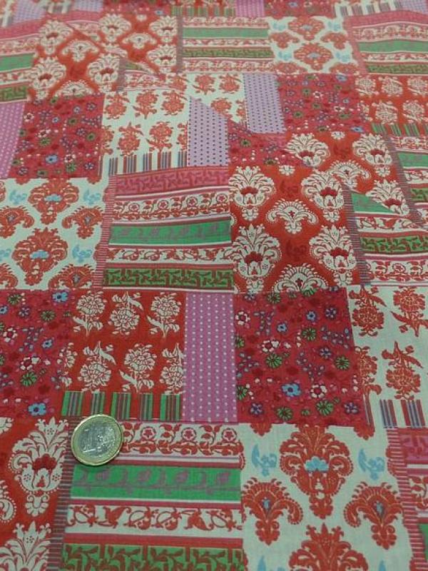 Cretonne motif patchwork framboise et jade 1 