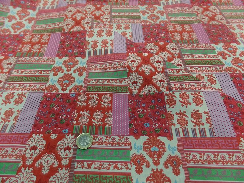 Cretonne motif patchwork framboise et jade 1