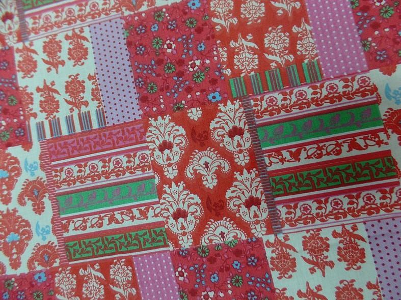 Cretonne motif patchwork framboise et jade 2