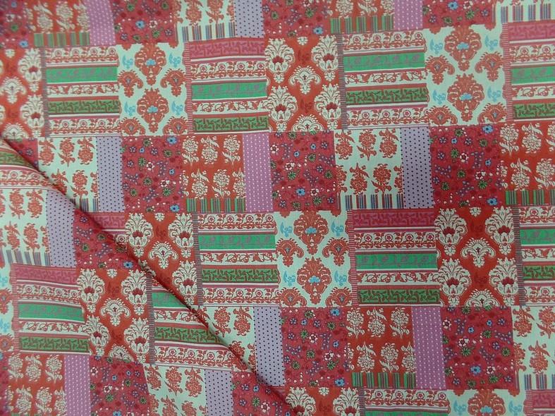 Cretonne motif patchwork framboise et jade 3