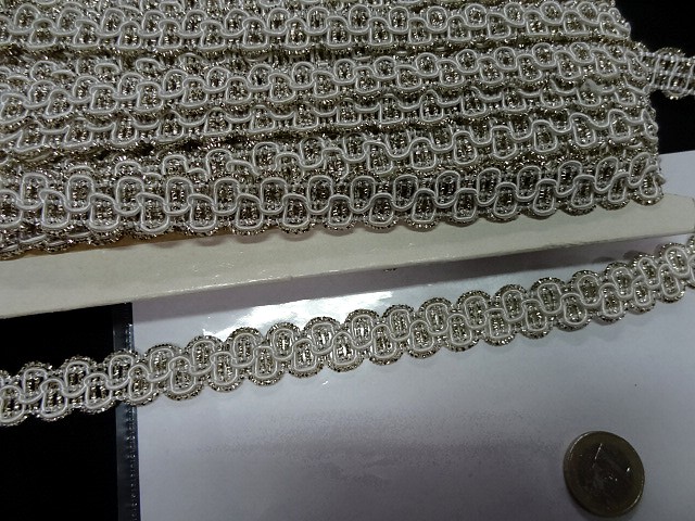 Croquet en rayonne blanc et or clair 3