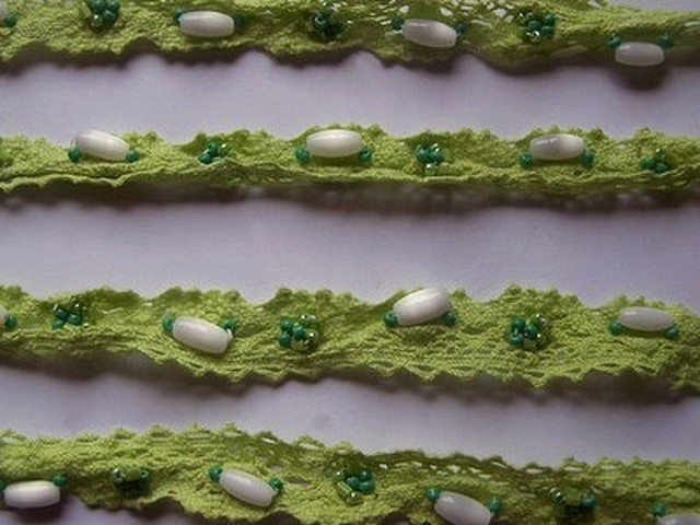 Dentelle amandine coton vert anis perle 2
