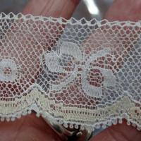 Dentelle bicolore festonnee 1