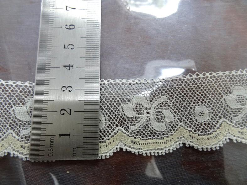 Dentelle bicolore festonnee 3