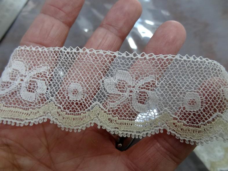 Dentelle bicolore festonnee 4