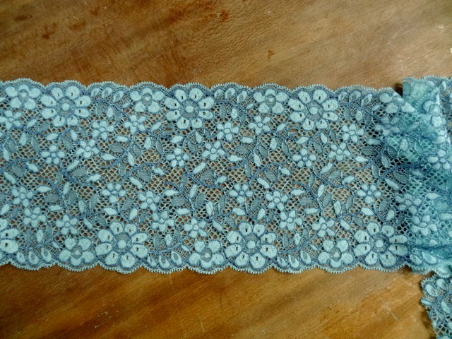 Dentelle bleu celeste extensible grande largeur 1