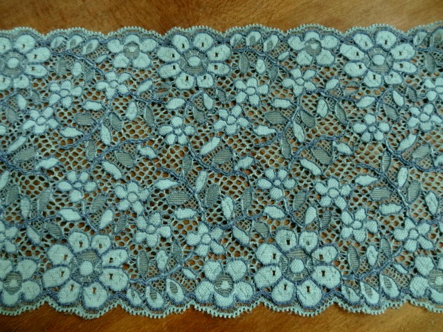 Dentelle bleu celeste extensible grande largeur 2