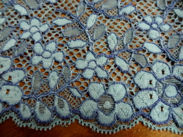 Dentelle bleu celeste extensible grande largeur 3