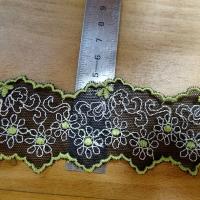 Dentelle brodee marguerites blanc et vert anis 4 