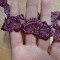 Dentelle brodee prune rose volutes 4 