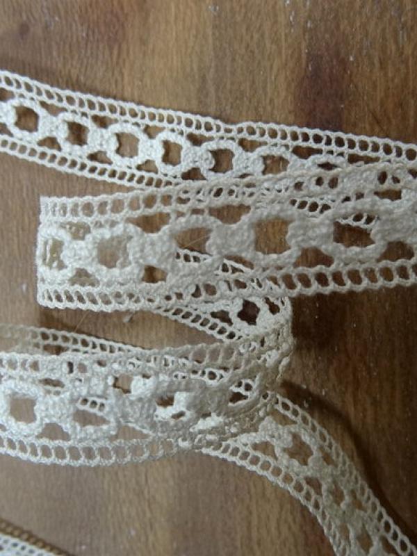 Dentelle chainette teinte blanc creme 1