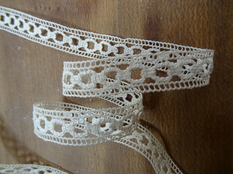 Dentelle chainette teinte blanc creme 1