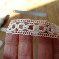 Dentelle chainette teinte blanc creme 3
