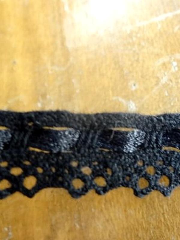 Dentelle coton et ruban noir 02