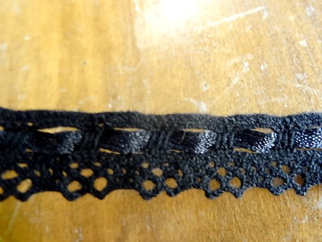Dentelle coton et ruban noir 02