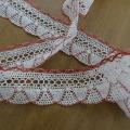 Dentelle crochetee fine blanche feston rose indien 1