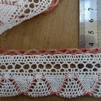 Dentelle crochetee fine blanche feston rose indien 2 