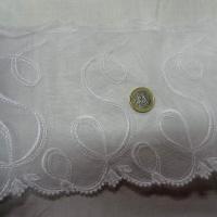 Dentelle de resille brodee souffle blanc 1 