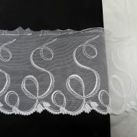 Dentelle de resille brodee souffle blanc 2 