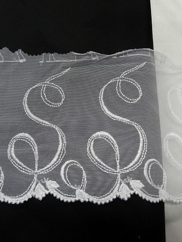 Dentelle de resille brodee souffle blanc 2 