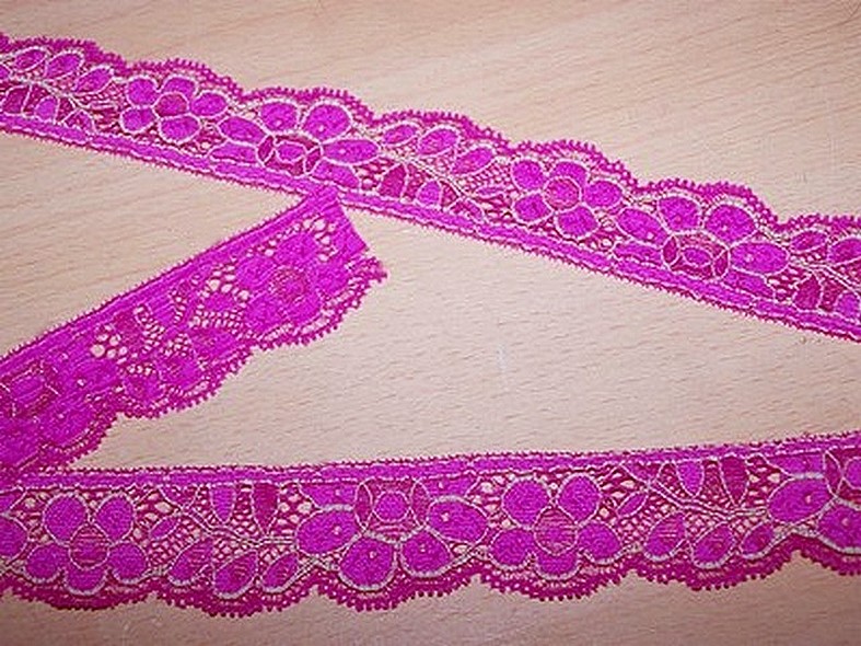 Dentelle extensible fuchsia fleurie petite largeur 1 1