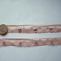 Dentelle fine anais vieux rose a sequins 1