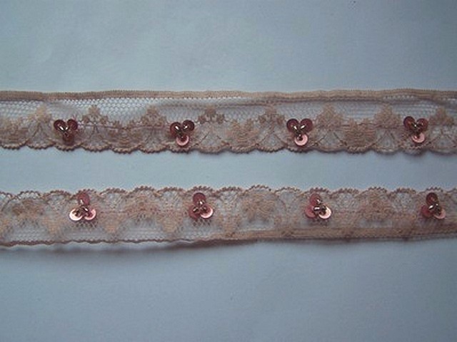 Dentelle fine anais vieux rose a sequins 2