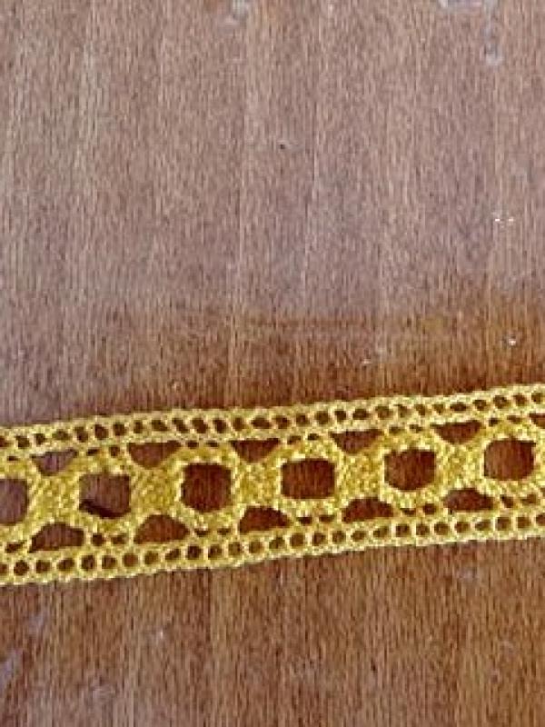 Dentelle fine crochetee ocre 1 